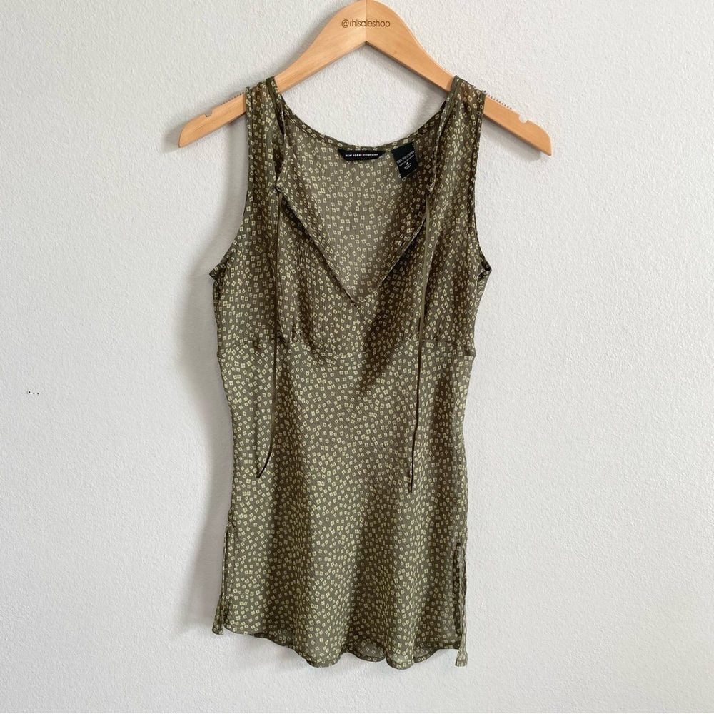 New York & Company Green and White Floral Chiffon Sheer Sleeveless Top Size 4